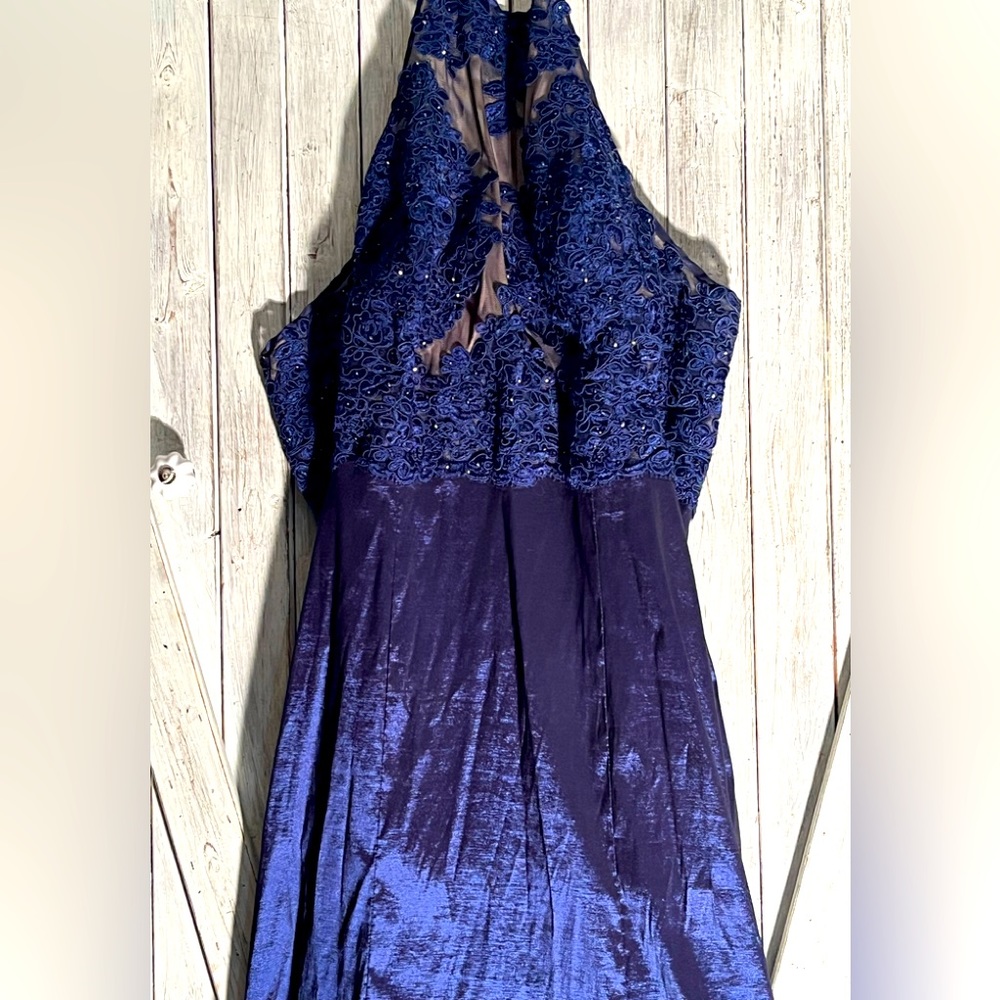 Beautiful Navy and Lace Ball Gown. Worn 1 time. GORGEOUS!!🌹